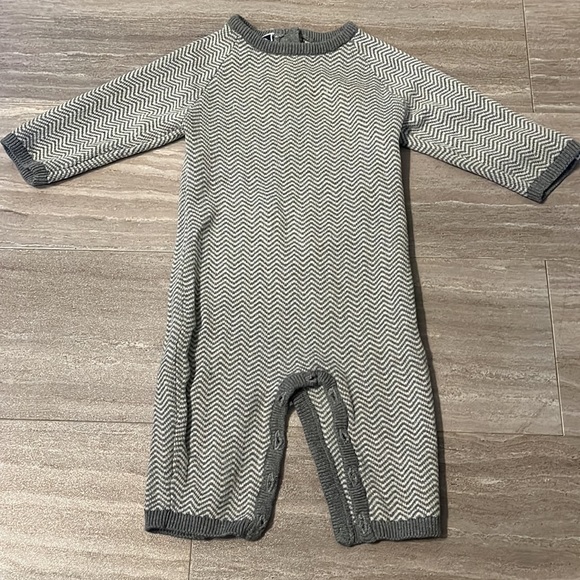 Modern Infant Outfits and Crib Shoes Lot - Picture 11 of 16